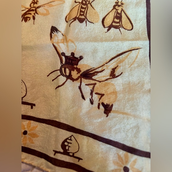 🐝Bee-themed Square Scarf - very unique & RARE🐝 - Picture 4 of 7